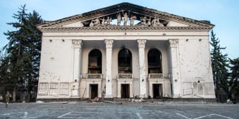 Ukrajinci si divadlo v Mariupolu odpálili sami. Nanosili tam výbušniny, tvrdí separatisté