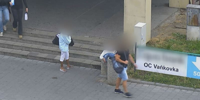 Seniorka v Brně se pokusila okrást spící ženu