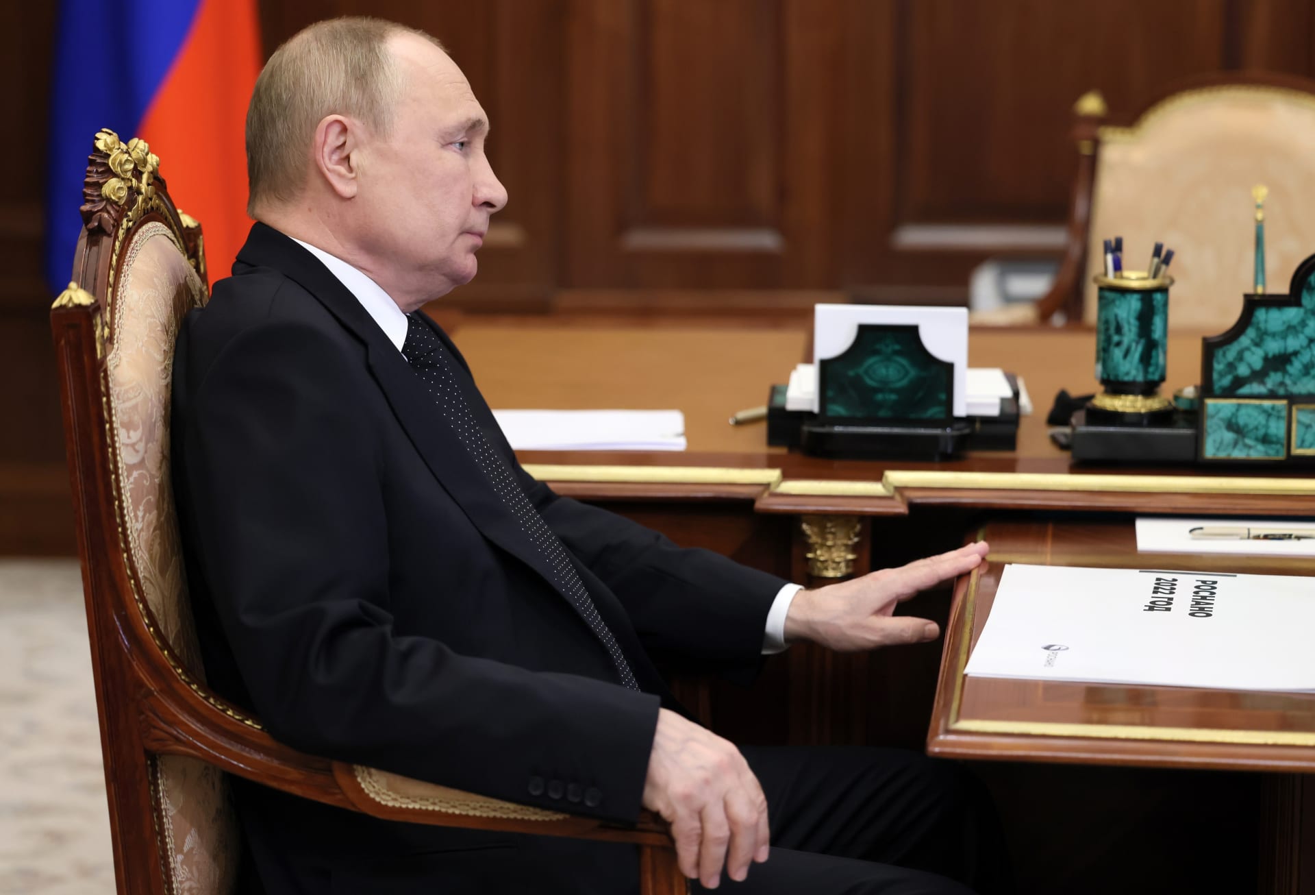 Vladimir Putin při setkání se šéfem společnosti RusNano Sergejem Kulikovem (15. června)