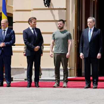 Lídři Francie, Německa, Itálie a Rumunska v Kyjevě podpořili, aby Ukrajina získala postavení kandidáta na členství v EU