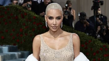Kim Kardashian poničila šaty po Marilyn Monroe: Průšvih za 115 milionů korun