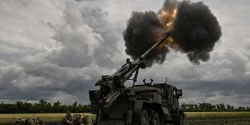 Zbraně darované Ukrajině končí na černém trhu. Armáda je musí kupovat zpět, tvrdí expert