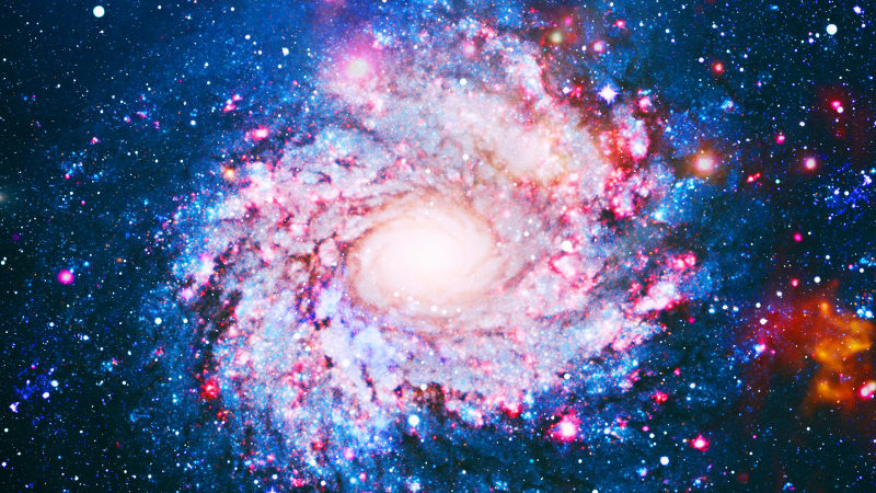 Úchvatná fotka „hadí galaxie“. Od Země je vzdálená 80 milionů světelných let 