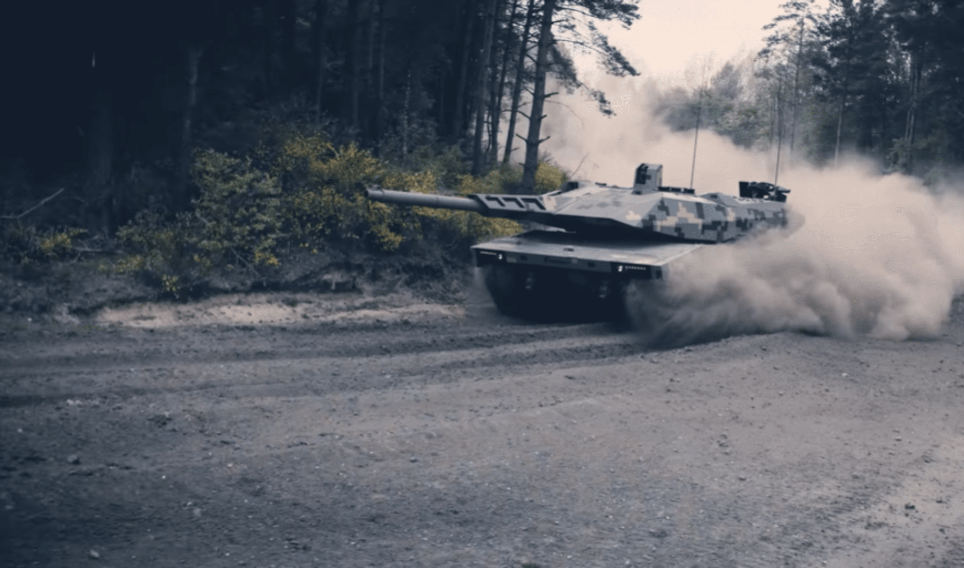 Hlavním lákadlem tanku KF51 Panther je 130mm kanón Rheinmetall Future Gun System s hladkým vývrtem a stabilizovanou hlavní.