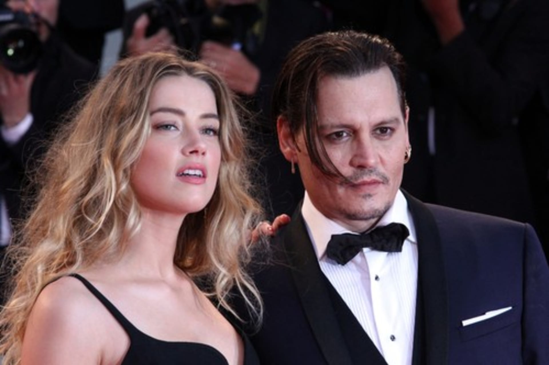 Amber Heard podle svých právníků nedisponuje financemi, ze kterých by Deppovi odškodné zaplatila.