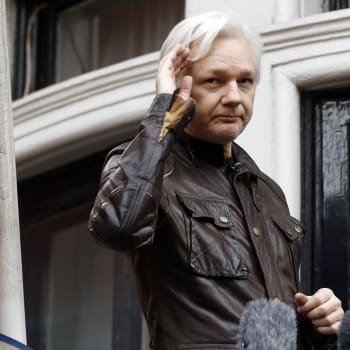 Julian Assange v roce 2017