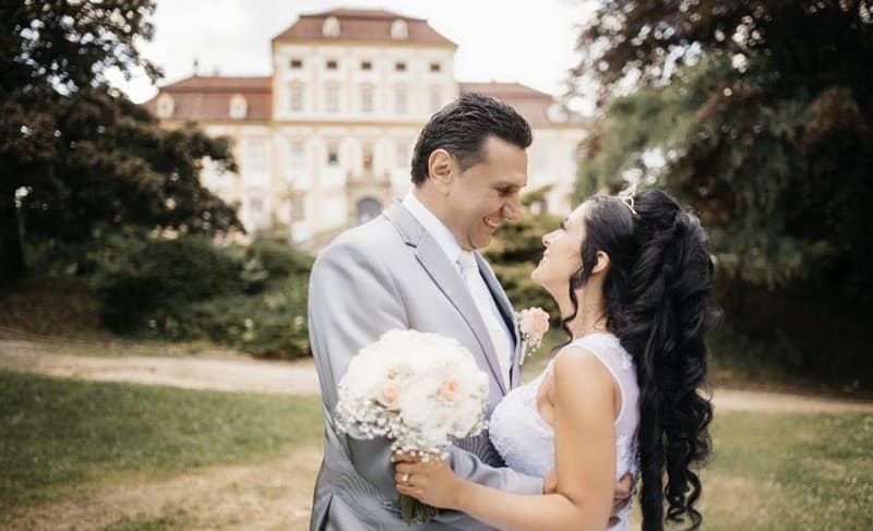 V červnu 2017 se Vladimír Růžička na zámku Červený Hrádek oženil s Marií Pavlovskou. V témže roce v říjnu se jim narodila dcera Lejla. 