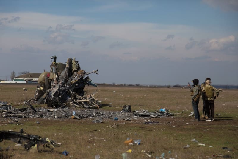 Ukrajinci sestřelili vrtulník u Mykolajivu.