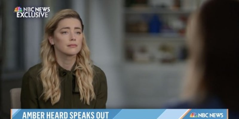 Amber Heard v prvním rozhovoru po vynesení verdiktu tvrdila, že její ex manžel chtěl podplatit porotu.