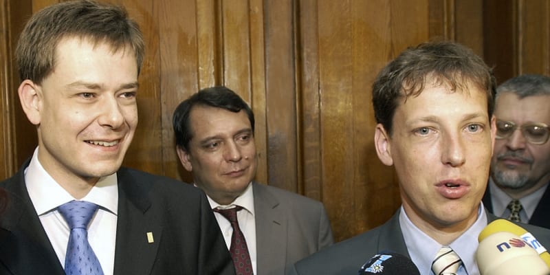 Zleva Pavel Němec, Jiří Paroubek a Stanislav Gross