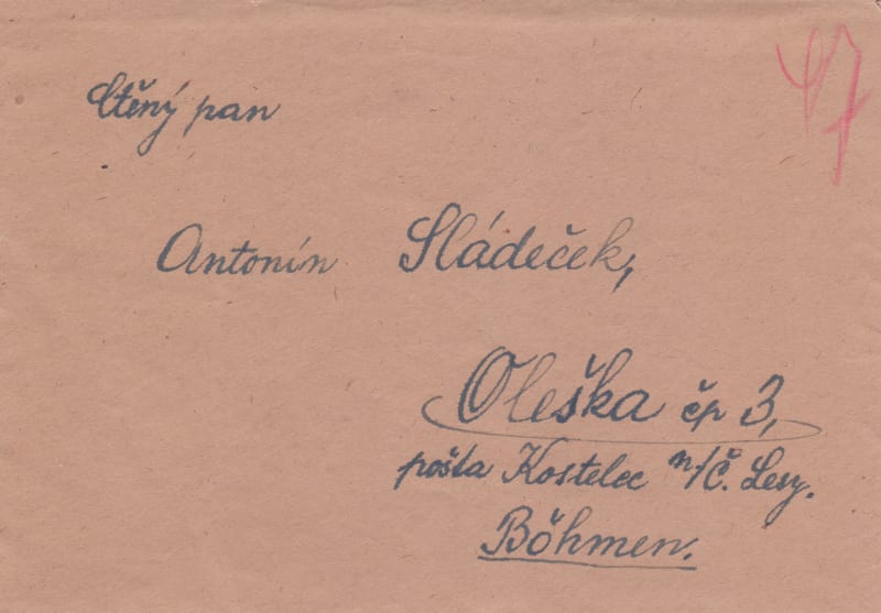 Zpráva z cely smrti. Dopis J. Sládečka z 16. 2. 1943 byl vložen do této obálky, načež uvízl na 79 let v soudním spise. Hledají se příbuzní oběti.