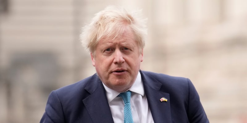 Britský premiér Boris Johnson se zúčastnil mše ve Westminsterském opatství na počest prince Philipa.