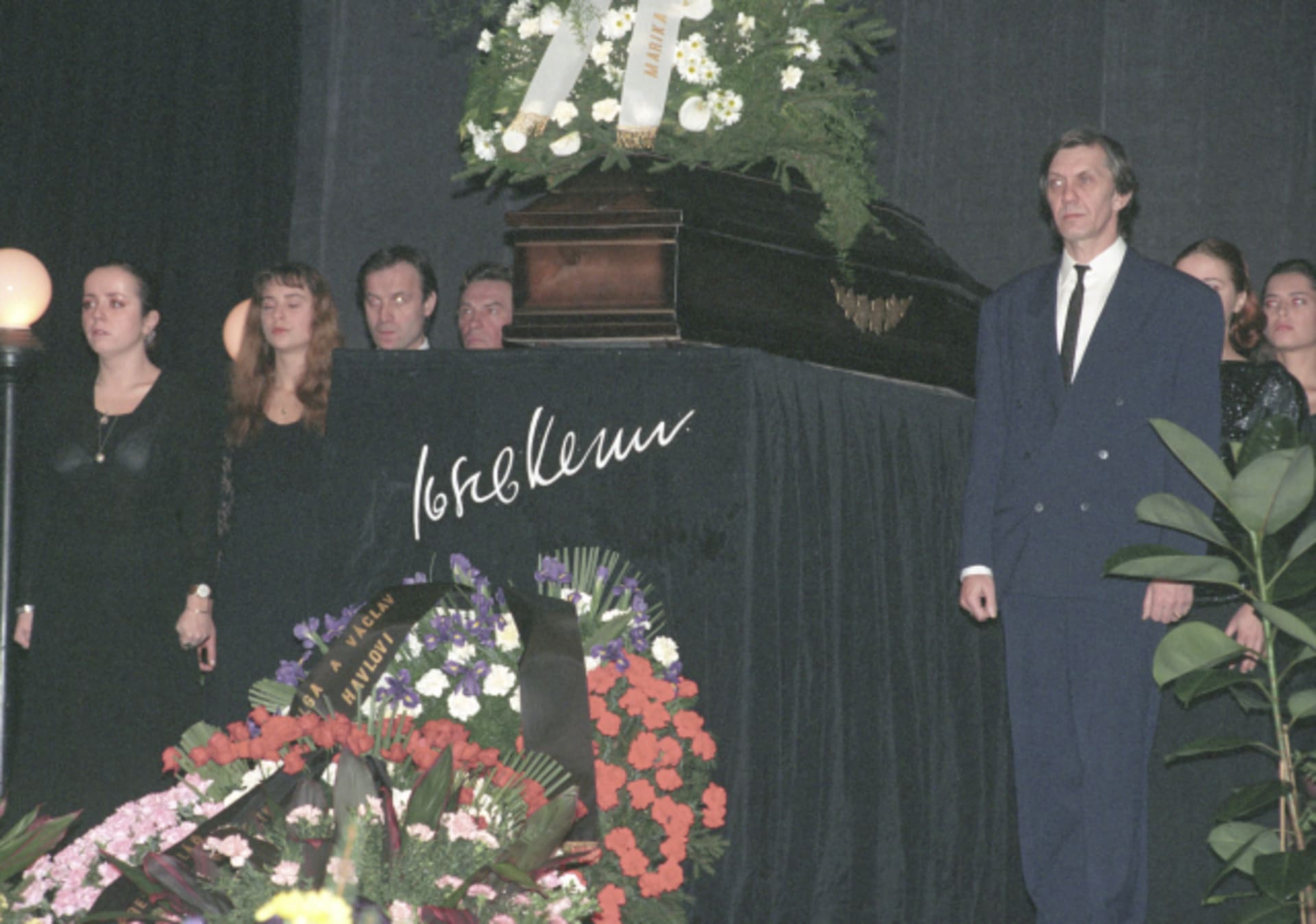 Pohřeb Josefa Kemra se konal v lednu roku 1995 v Národním divadle.