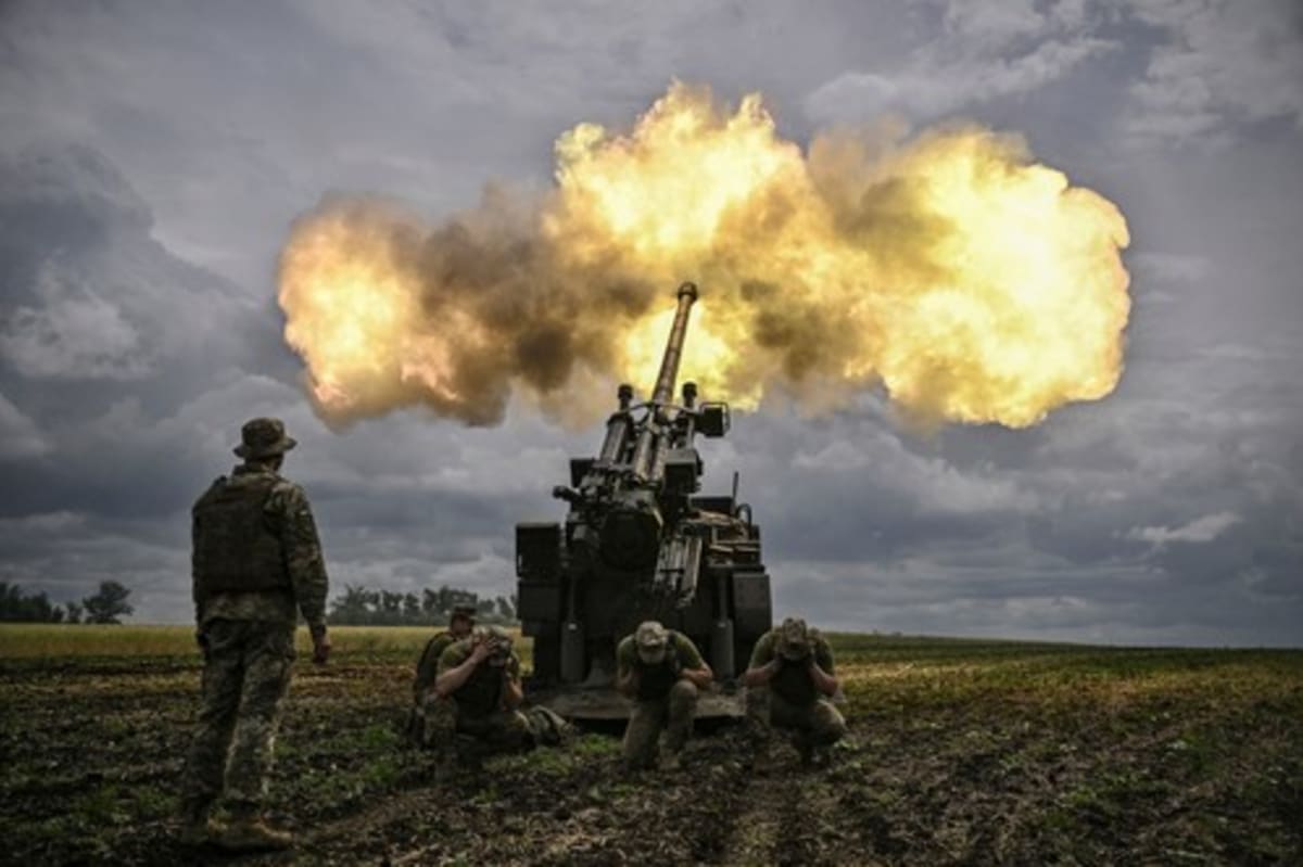 Ukrajinští vojáci v Doněcké oblasti ostřelují ruské pozice pomocí francouzské samohybné houfnice CAESAR