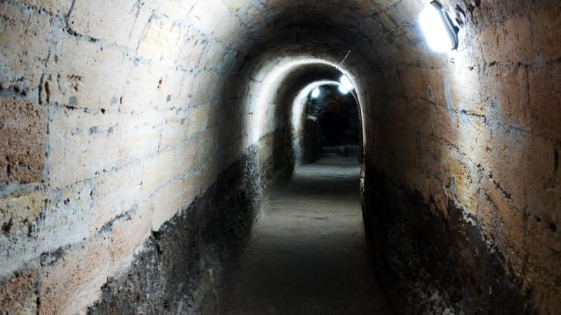 Největší katakomby světa vedly k šílenství i krvavému masakru partyzánů