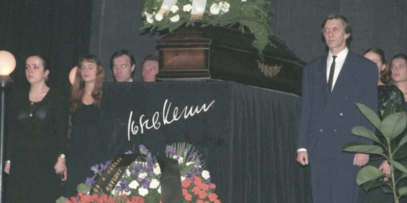Pohřeb Josefa Kemra se konal v lednu roku 1995 v Národním divadle.