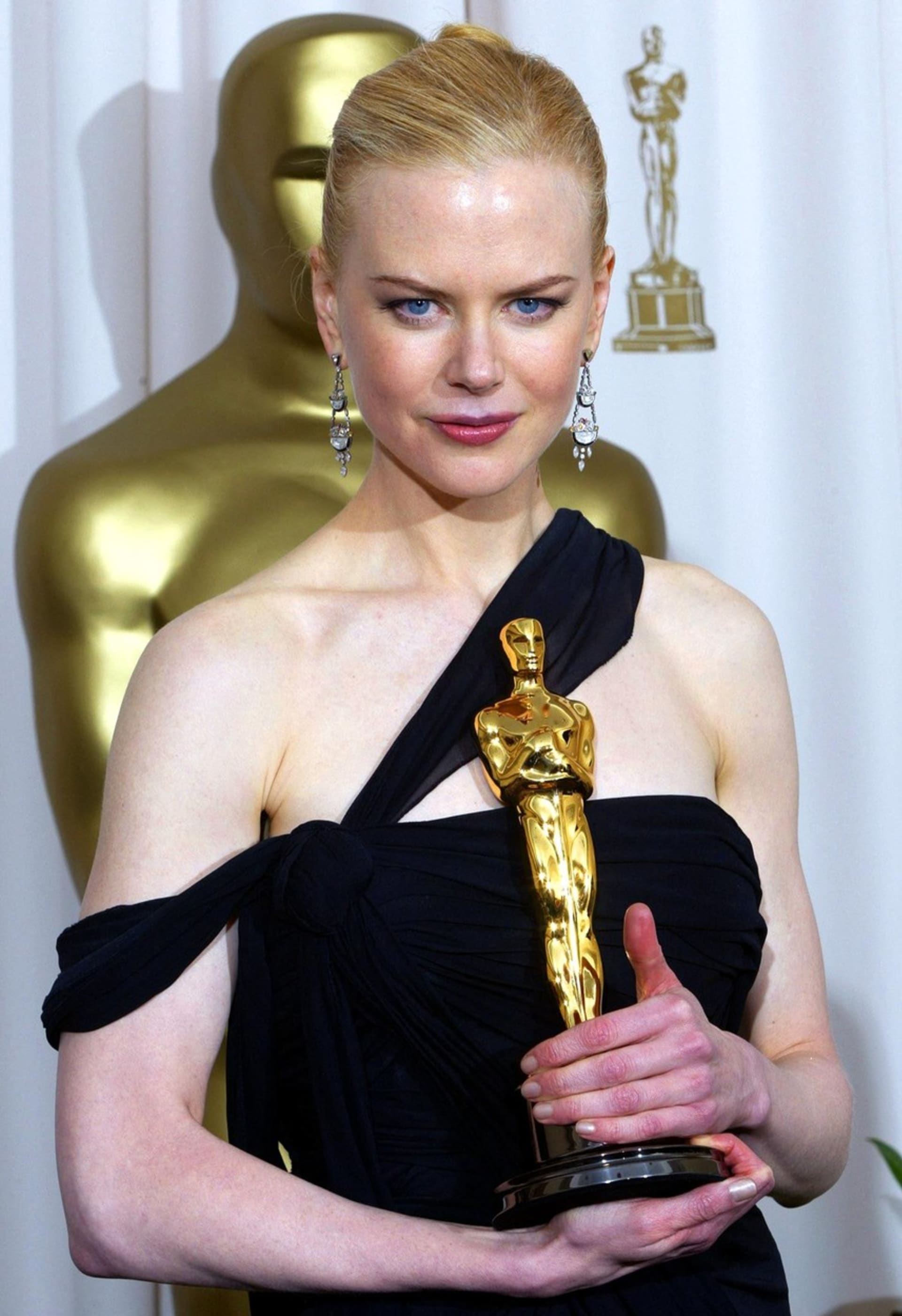 Nicole Kidman při 75. ročníku Oscarů, z něhož si odnesla sošku za svou roli Virginie Woolfové ve filmu Hodiny (2002).