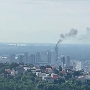 Podle slovenských webů z bratislavské Eurovea Tower stoupal kouř.