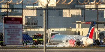 Dramatické záběry z Miami: Letadlo po přistání zachvátily plameny, na palubě bylo 137 lidí