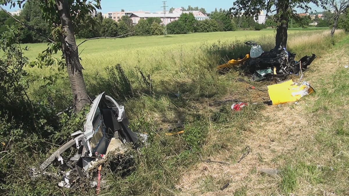 Tragická nehoda dvou aut automobilem uzavřela ve čtvrtek silnici z Jičína na Popovice