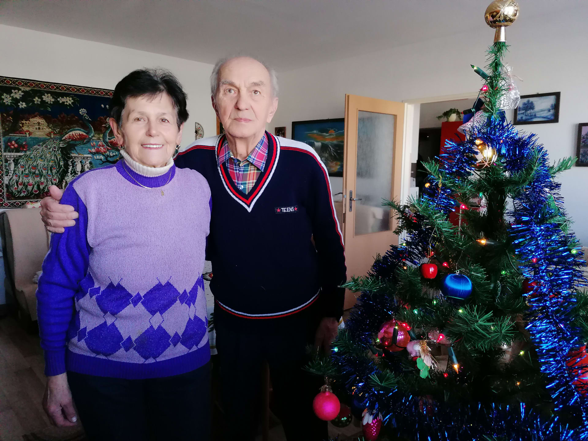 Naďa Herníková s manželem Jiřím, Vánoce 2021 v Lužicích. Jejich byt u nádraží v Lužicích rozmetalo v červnu 2021 tornádo.
