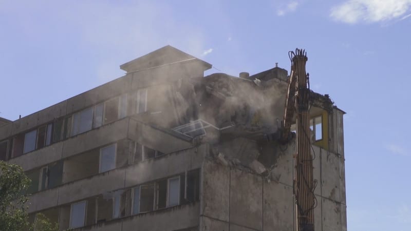 Demolice paneláku v Litvínově