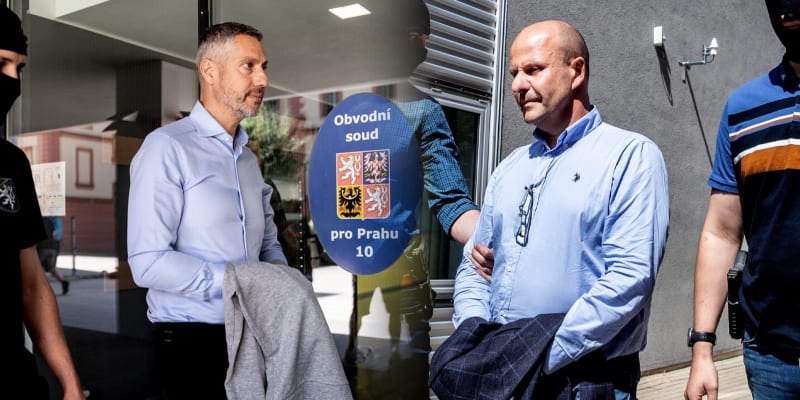 Ústředními postavami v kauze Dozimetr jsou obvinění podnikatel Michal Redl (vlevo) a již bývalý náměstek pražského primátora Petr Hlubuček.  