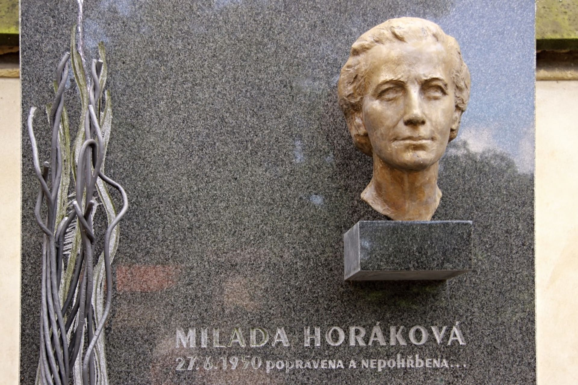 Symbolický hrob Milady Horákové na pražském Vyšehradě