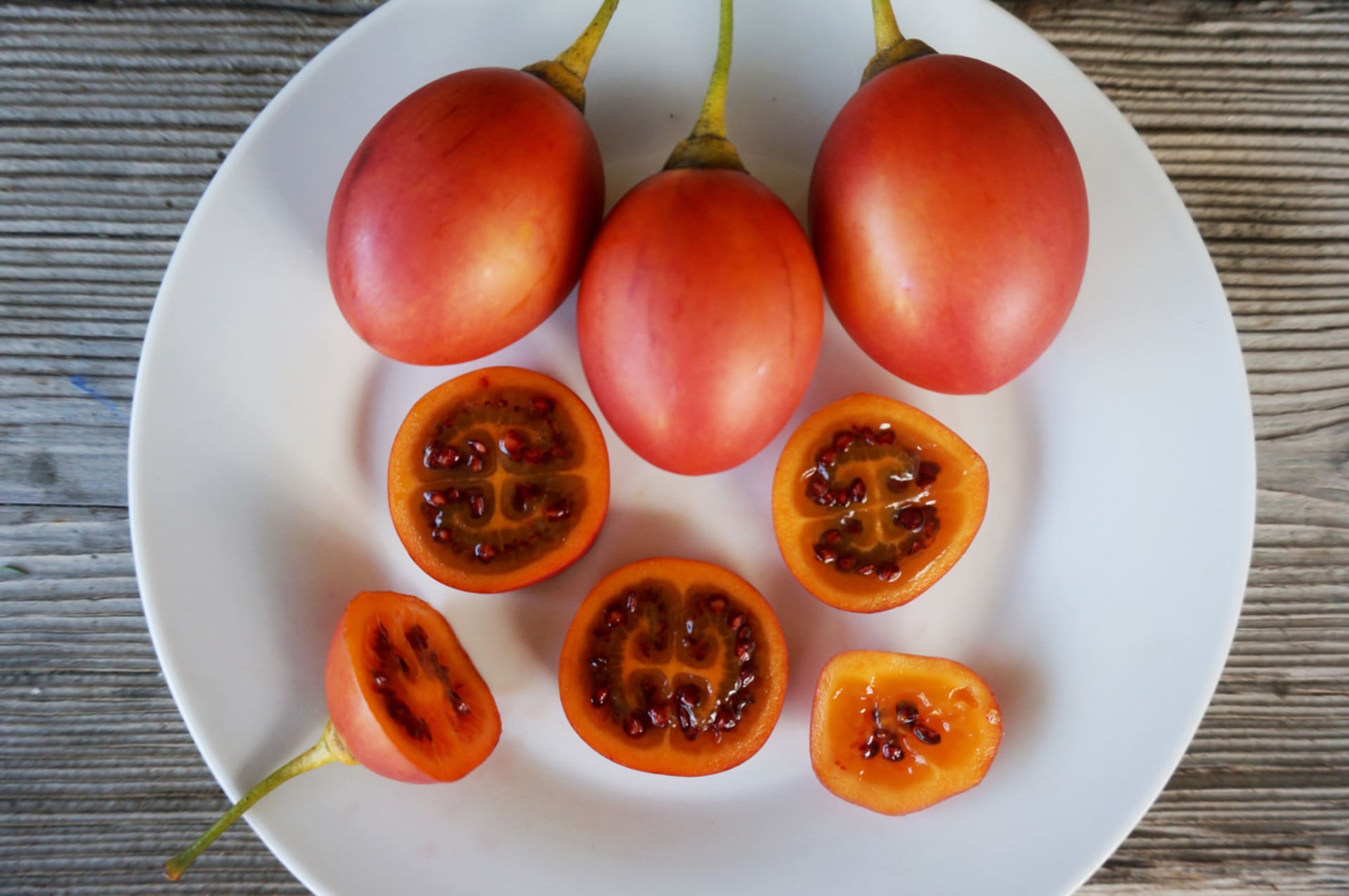 Lilek rajčenka, rajčenka řepovitá, tamarillo, stromové rajče (Silanum betaceum)