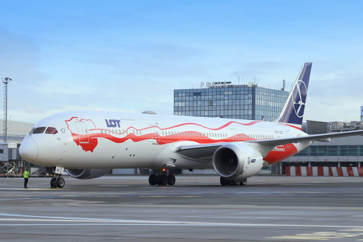 Boeing 787 společnosti LOT, kterým cestovní kancelář Čedok dopravuje klienty do exotických destinací