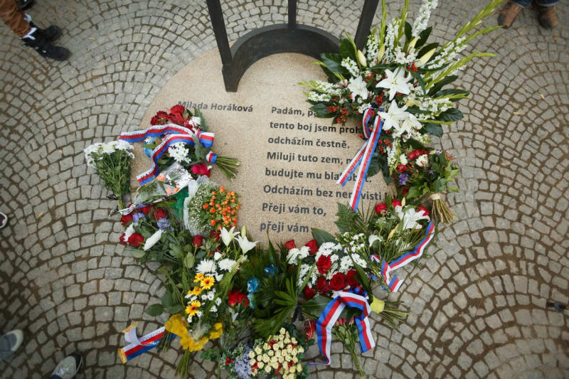 Památník Milady Horákové v pražské Sněmovní ulici