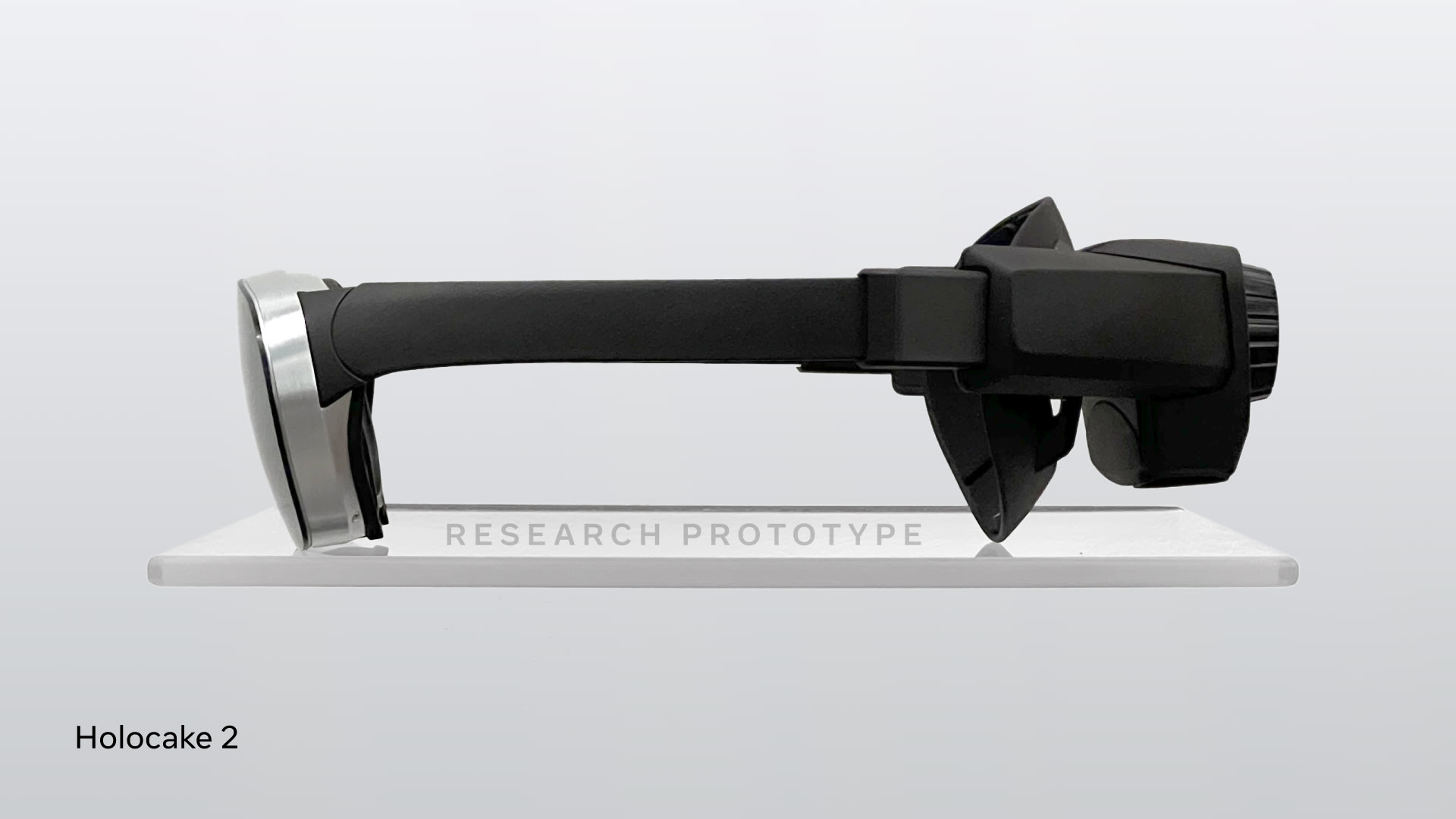 Spojením všech zkoumaných technologií jsou VR brýle Holocake 2. K dokonalosti ale mají stále daleko. 