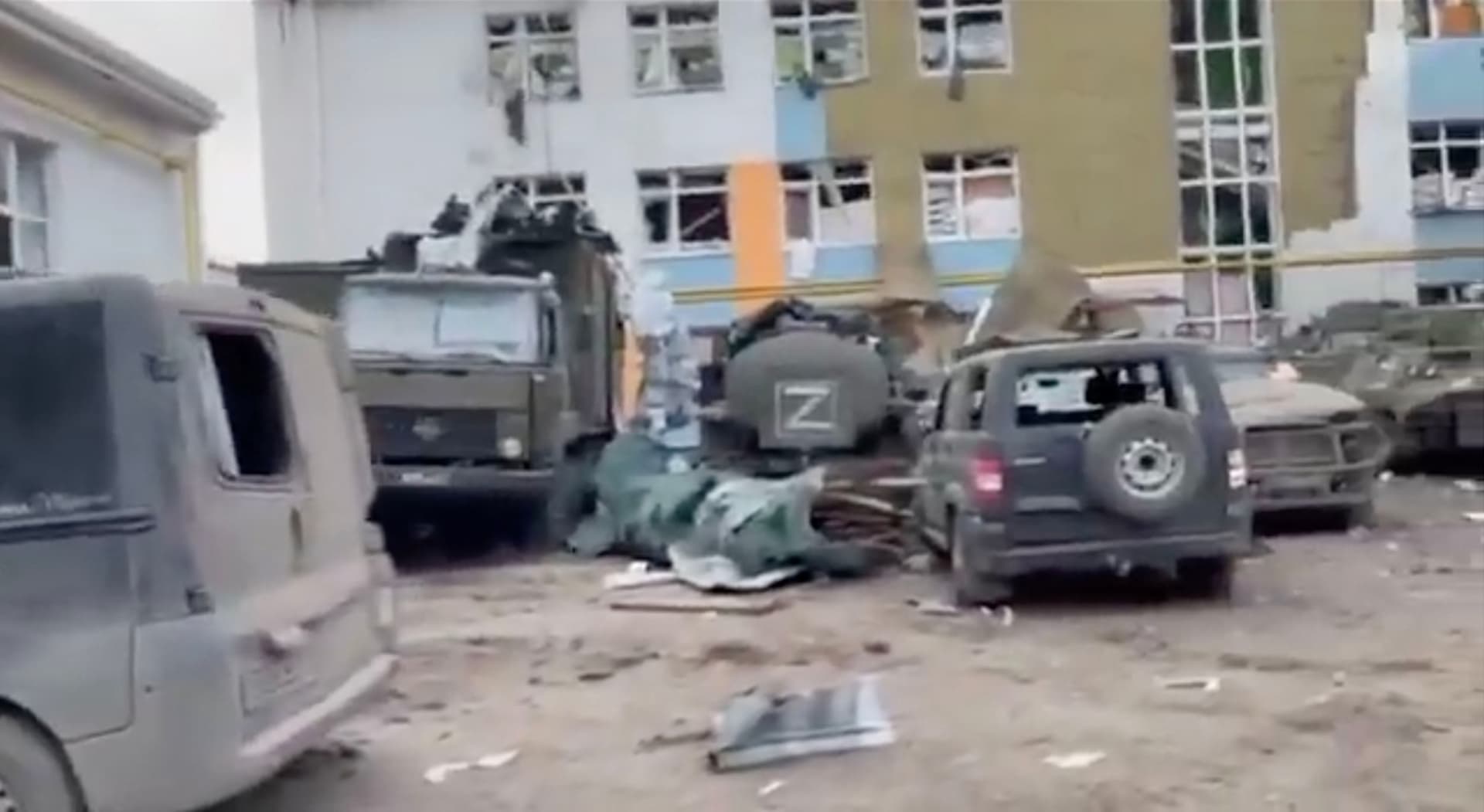 Záběry, které mají zachycovat útok raketometem HIMARS na velitelské stanoviště ruských sil u města Izjum.