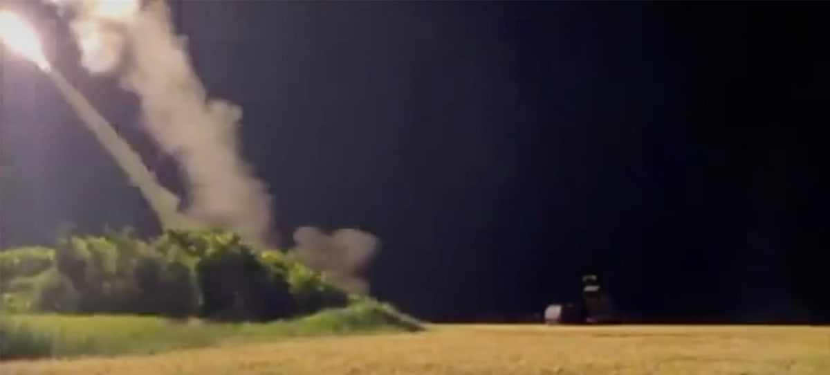 Záběry zachycující použití amerických raketometů HIMARS ukrajinskou armádou