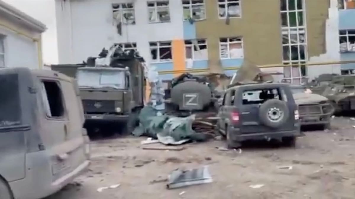 Záběry, které mají zachycovat útok raketometem HIMARS na velitelské stanoviště ruských sil u města Izjum