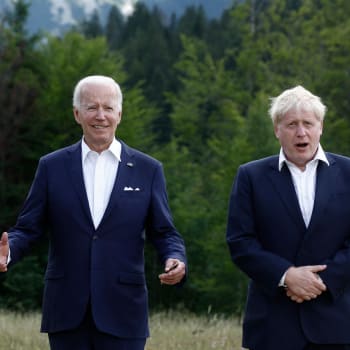Německý kancléř Olaf Scholz, americký prezident Joe Biden a britský premiér Boris Johnson na summitu G7