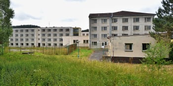 Vzpoura zadržených cizinců u Plzně: Napadli policisty a hrozili, že podpálí budovu