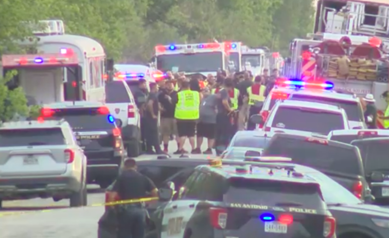 Policie v Texasu našla v kamionu 46 mrtvých migrantů. 