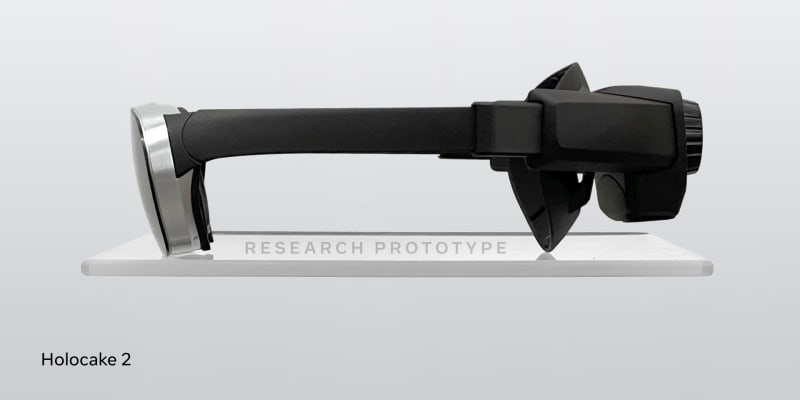 Spojením všech zkoumaných technologií jsou VR brýle Holocake 2. K dokonalosti ale mají stále daleko. 