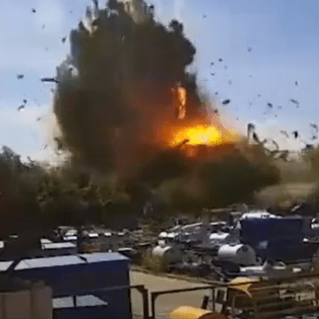Ukrajinský prezident Volodymyr Zelenskyj zveřejnil záběry ruského útoku na obchodní centrum v Kremenčuku