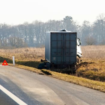 Nehoda nákladního auta - ilustrační foto