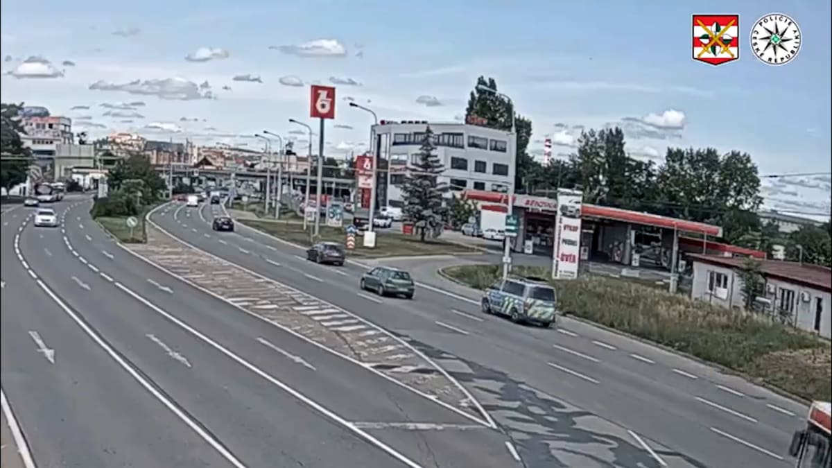 Na pokyn k zastavení na dálnici D1 u Holubic v úterý reagoval jedenatřicetiletý řidič Škody zběsilou jízdou, při níž se řítil rychlostí i kolem dvou set kilometrů za hodinu a řadu řidičů vystavil nebezpečí. Bláznivá jízda skončila až v samém centru B...
