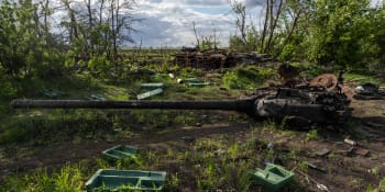 Zkáza ruských tanků v minovém poli. Video ukazuje efektivní válečnou past Ukrajinců