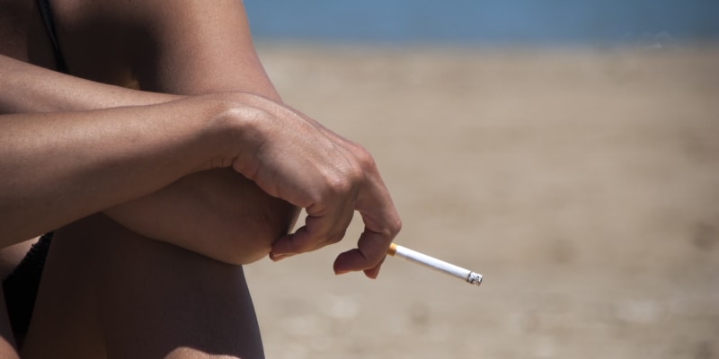 Cigareta na pláži