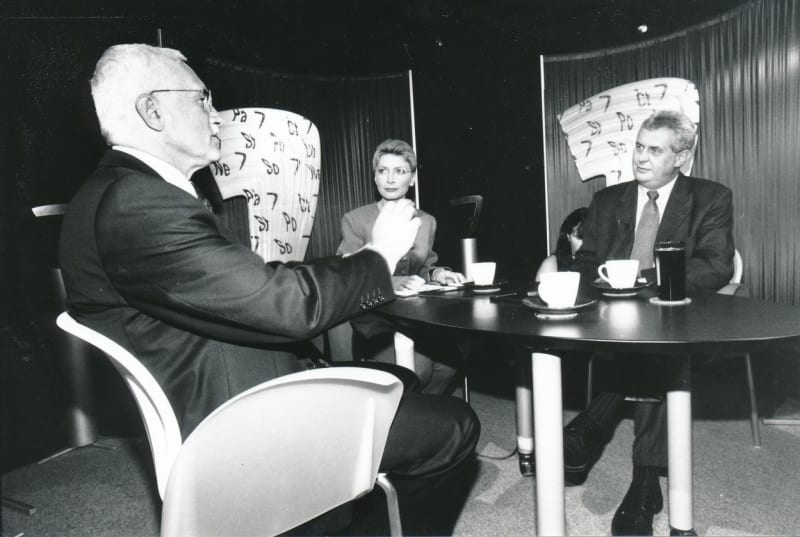 Střety Miloše Zemana a Václava Klause se staly legendárními. Dvojice spolu soupeřila, ale i částečně spolupracovala, takřka po celá 90. léta.