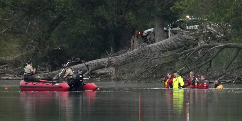 Matku se třemi dětmi našli v Minnesotě utopené.