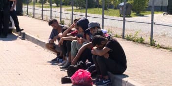 Sledujte Hlavní zprávy: Část obyvatel Holešova si stěžuje na centrum pro migranty