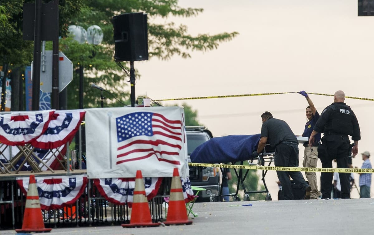 Po střelbě na předměstí Chicaga zůstalo šest mrtvých a přes dvě desítky zraněných.
