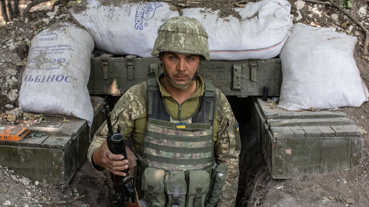 Ukrajinský bojovník nedaleko Slovjansku (3. 7. 2022)