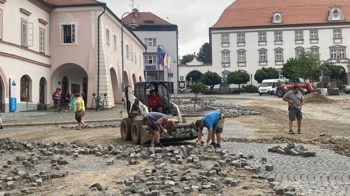 Škody po bleskové povodni v Týně nad Vltavou